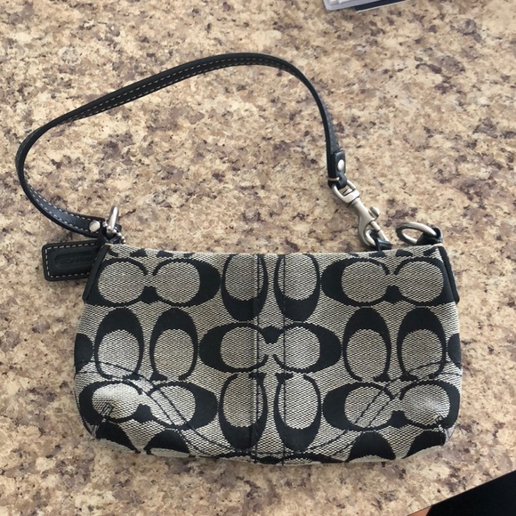 Coach Handbags - NWOT coach wristlet